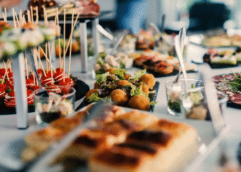 Die besten Tipps, um passende Catering Angebote für Ihre Feier zu finden