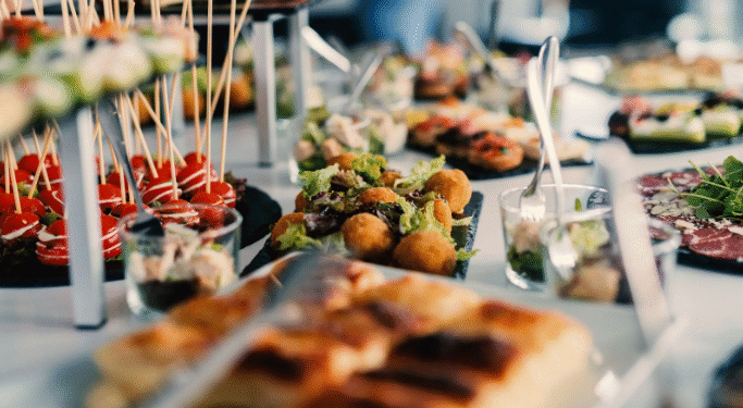 Die besten Tipps, um passende Catering Angebote für Ihre Feier zu finden